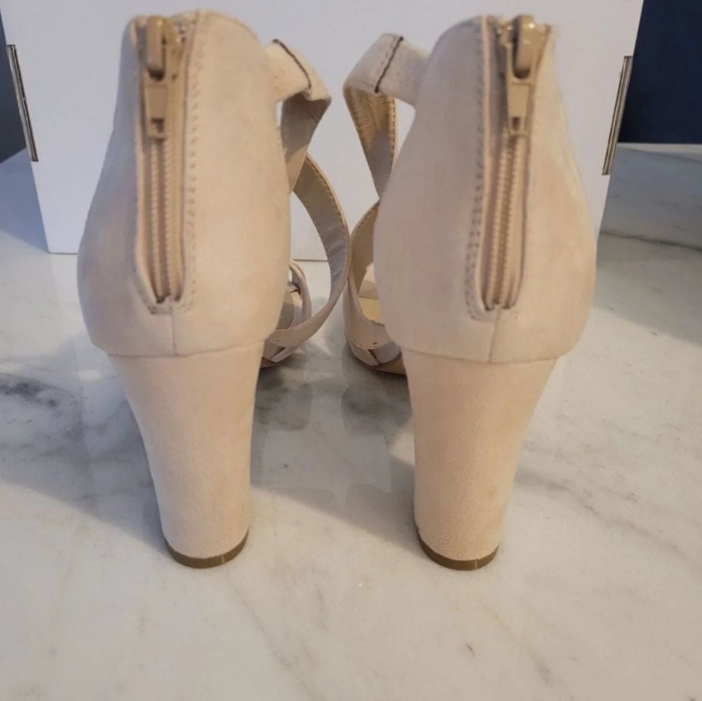 Elegant Cream Strappy Sandals - Picture 2 of 4